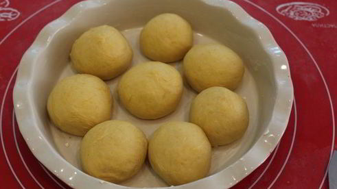 воздушные тыквенные булочки на сгущенке