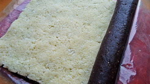 быстрый кокосово-шоколадный рулет