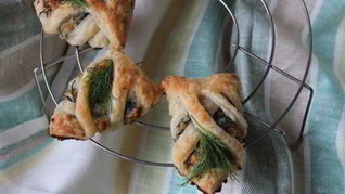 Быстрые слойки с брынзой и зеленью