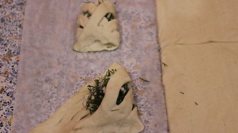 быстрые слойки с брынзой и зеленью