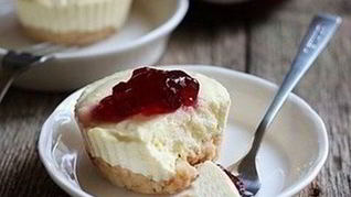 Быстрый мини-чизкейк в микроволновке