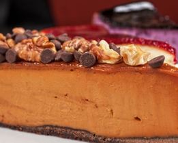 Чизкейк с шоколадом и орехами