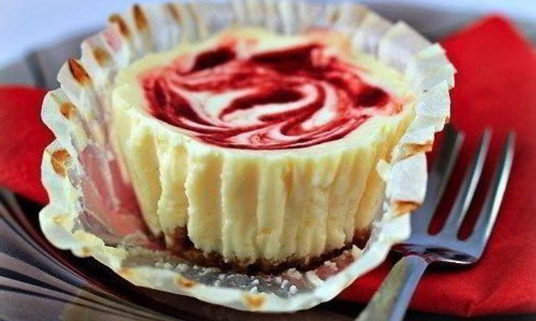 Рецепт капкейков — чизкейков с клубникой