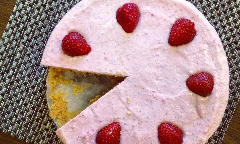 Рецепт клубничного чизкейка без выпечки