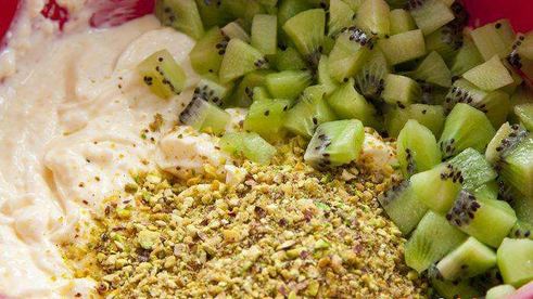 порционные чизкейки с киви и фисташками