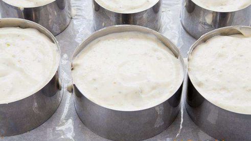 порционные чизкейки с киви и фисташками