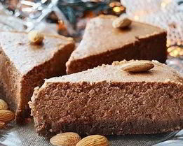 Шоколадный чизкейк с грецкими орехами и миндалем