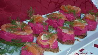 Свекольный чизкейк с семгой