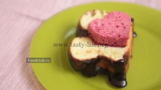 Бисквитный кекс с сердечком внутри