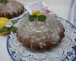 Кекс с бергамотом под лимонной глазурью