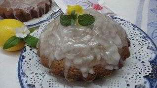 Кекс с бергамотом под лимонной глазурью