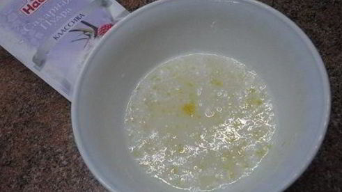 кекс с бергамотом под лимонной глазурью