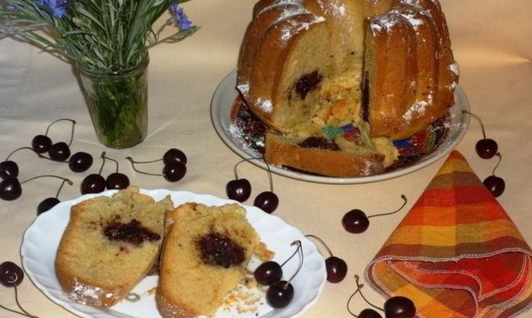 Рецепт кекса с черешней, шоколадом и орехами