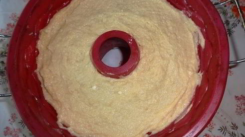 кекс с черешней, шоколадом и орехами