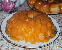 Кекс с халвой и апельсиновой глазурью