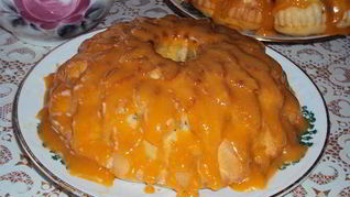 Кекс с халвой и апельсиновой глазурью