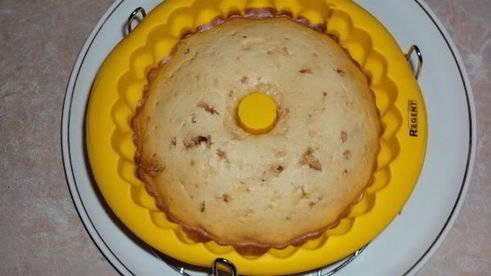 кекс с халвой и апельсиновой глазурью