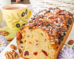 Кекс с кукурузной мукой и клюквой