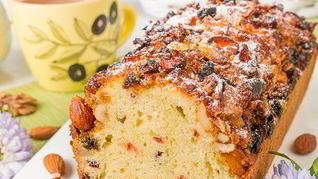 Кекс с кукурузной мукой и клюквой