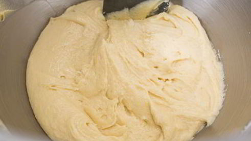 кекс с кукурузной мукой и клюквой