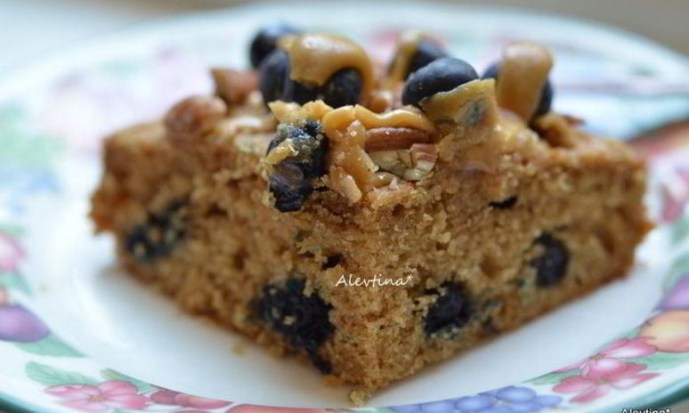 Рецепт кекса с ягодой и карамельной глазурью