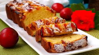 Кекс со сливами на сметане