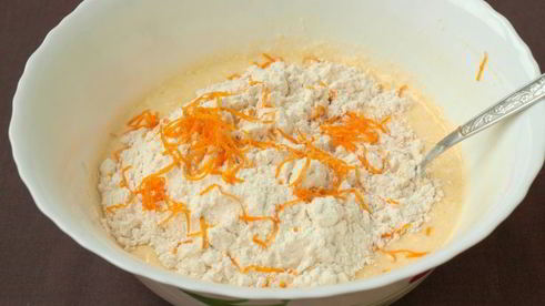 кекс со сливами на сметане