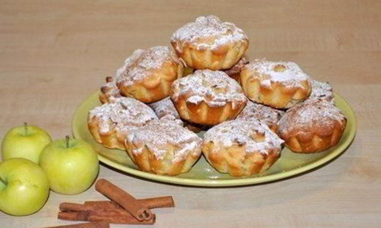 Рецепт нежных яблочных кексов с корицей