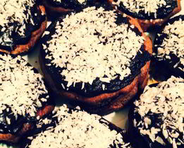 Шоколадный кекс с шоколадным соусом