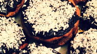 Шоколадный кекс с шоколадным соусом