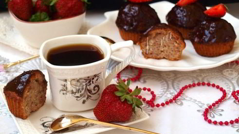 шоколадные кексы с клубникой