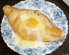Хачапури с яйцом и сыром