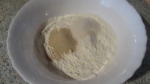 дрожжевой хлеб с вялеными томатами