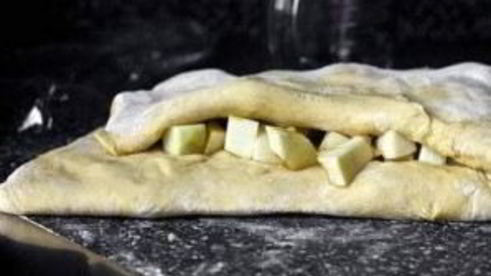 хала с яблоками и медом