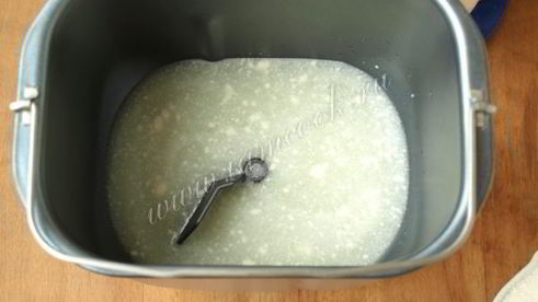 хлеб с паприкой и луком в хлебопечке