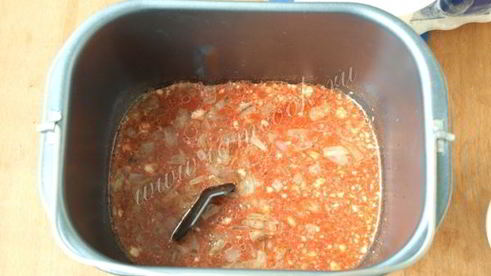 хлеб с паприкой и луком в хлебопечке