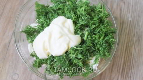 хлебцы с красной икрой и укропно-творожным муссом