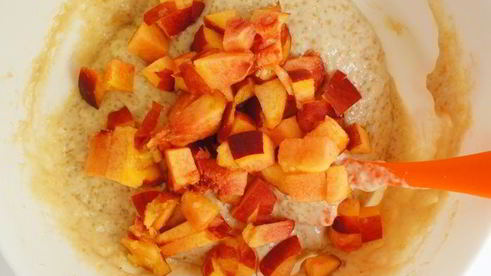 персиковый хлеб со штройзелем из овсяных хлопьев