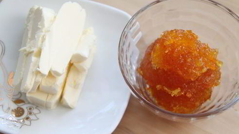 плетеный хлеб с ягодами годжи