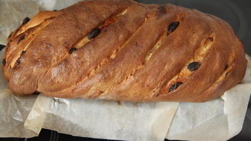 плетеный хлеб с ягодами годжи