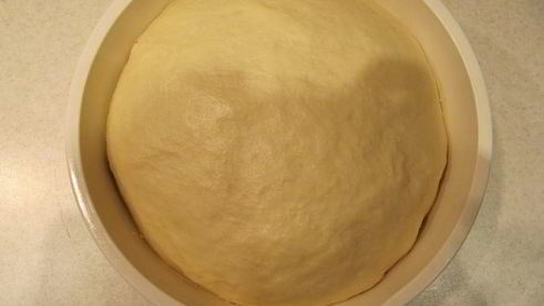 сдобный хлеб с персиком и карамелью