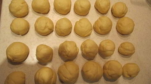 сдобный хлеб с персиком и карамелью