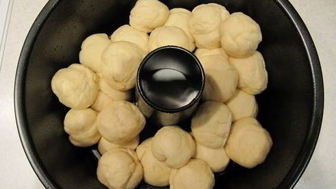 сдобный хлеб с персиком и карамелью