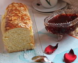 Сладкий хлеб со сливочной прослойкой