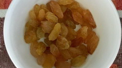 цельнозерновой содовый хлеб с тмином, изюмом и овсяными хлопьями