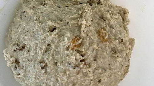 цельнозерновой содовый хлеб с тмином, изюмом и овсяными хлопьями