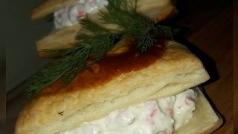 хрустящие слойки с крабово-творожным кремом