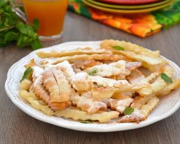 Хворост тонкий хрустящий сладкий