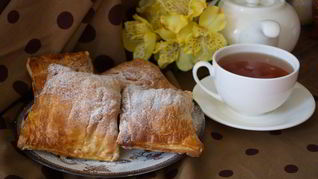 Конвертики из слоеного бездрожжевого теста