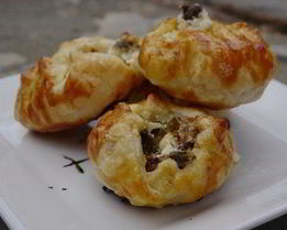 Конвертики с козьим сыром, каперсами и анчоусами